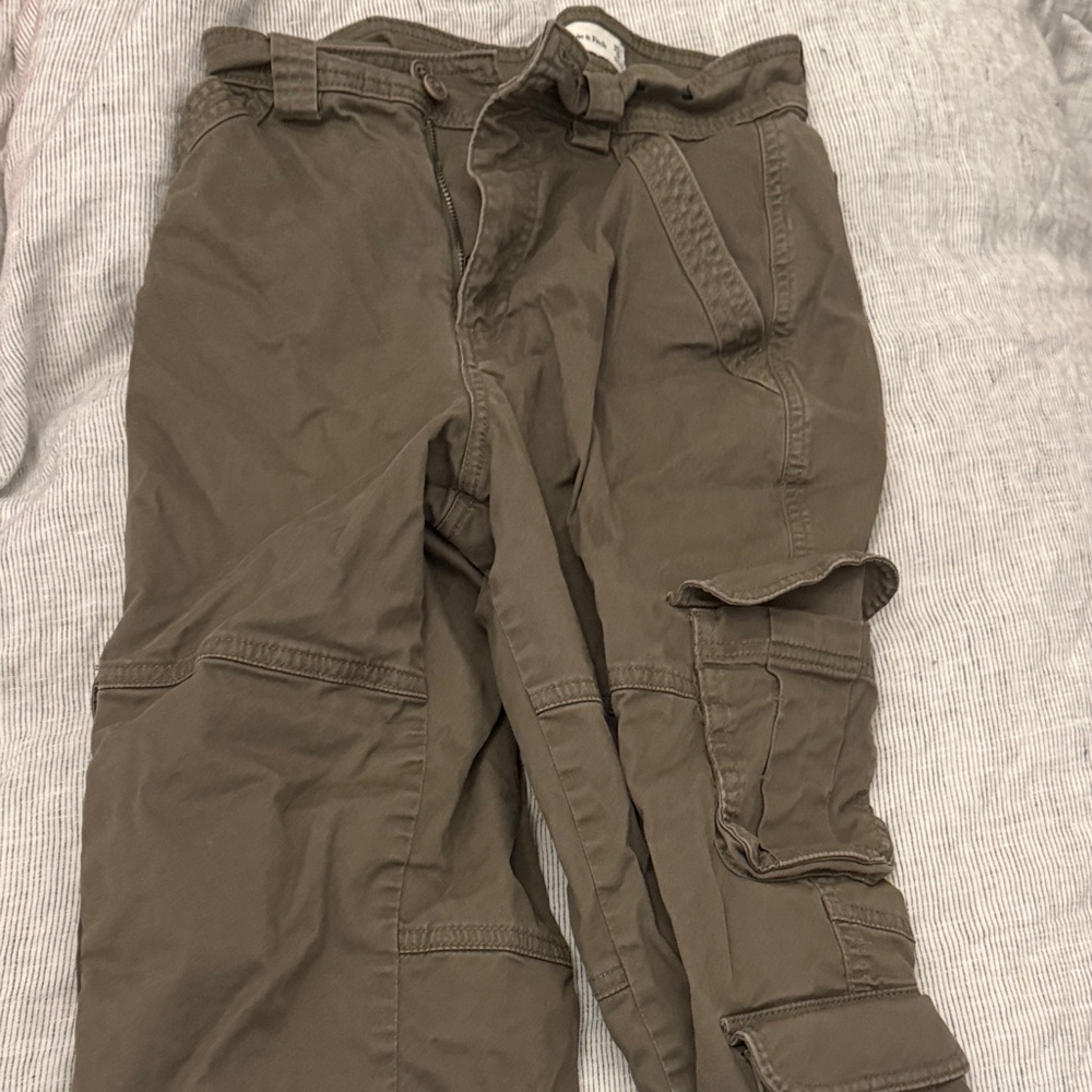 Abercrombie & Fitch Women's Olive Cargo Pants